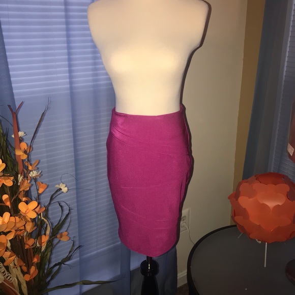 Pink mini skirt - Picture 1 of 4